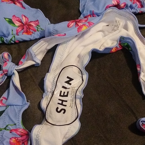 COPY - Ruffled bottom bikini - Picture 4 of 5